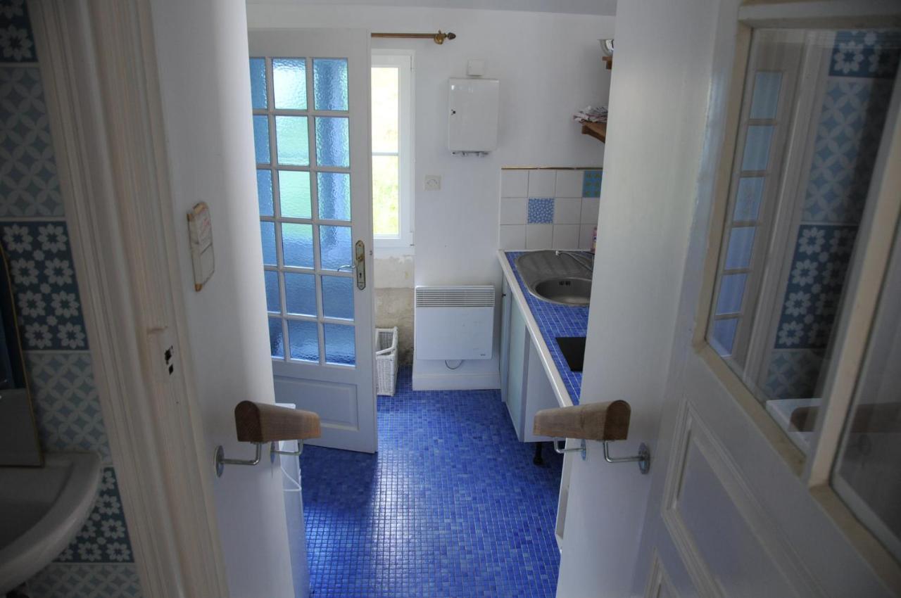 Petite Maison Des Roses - Gite 2 Personnes Brain-sur-Allonnes Exterior foto